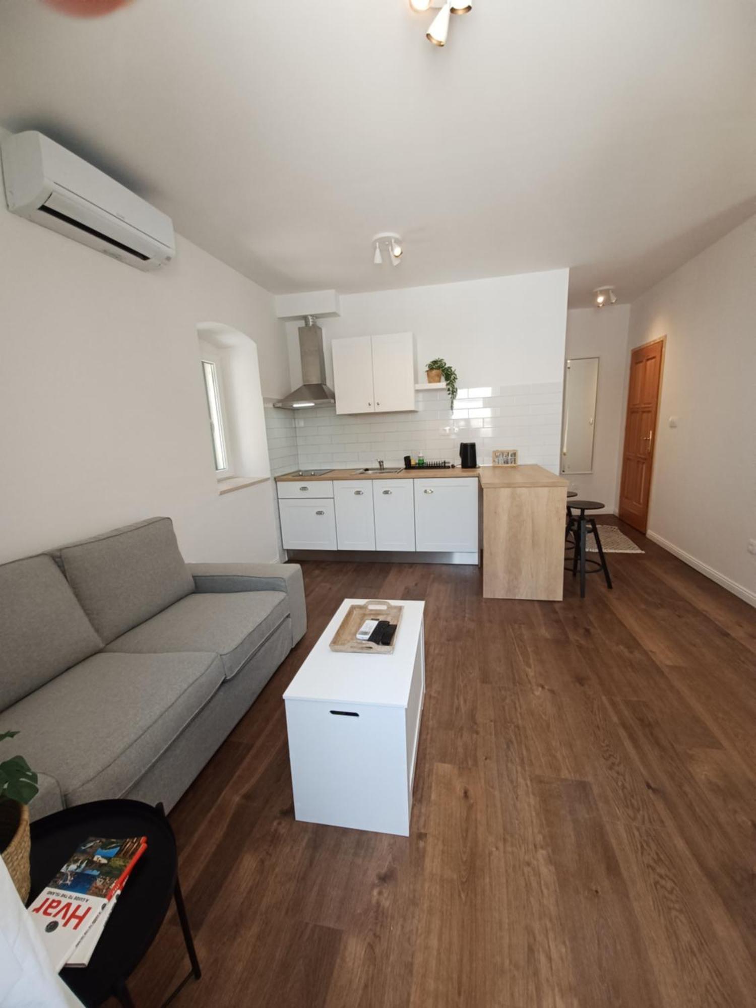 Apartment Lilly With Amazing City View Хвар Екстер'єр фото
