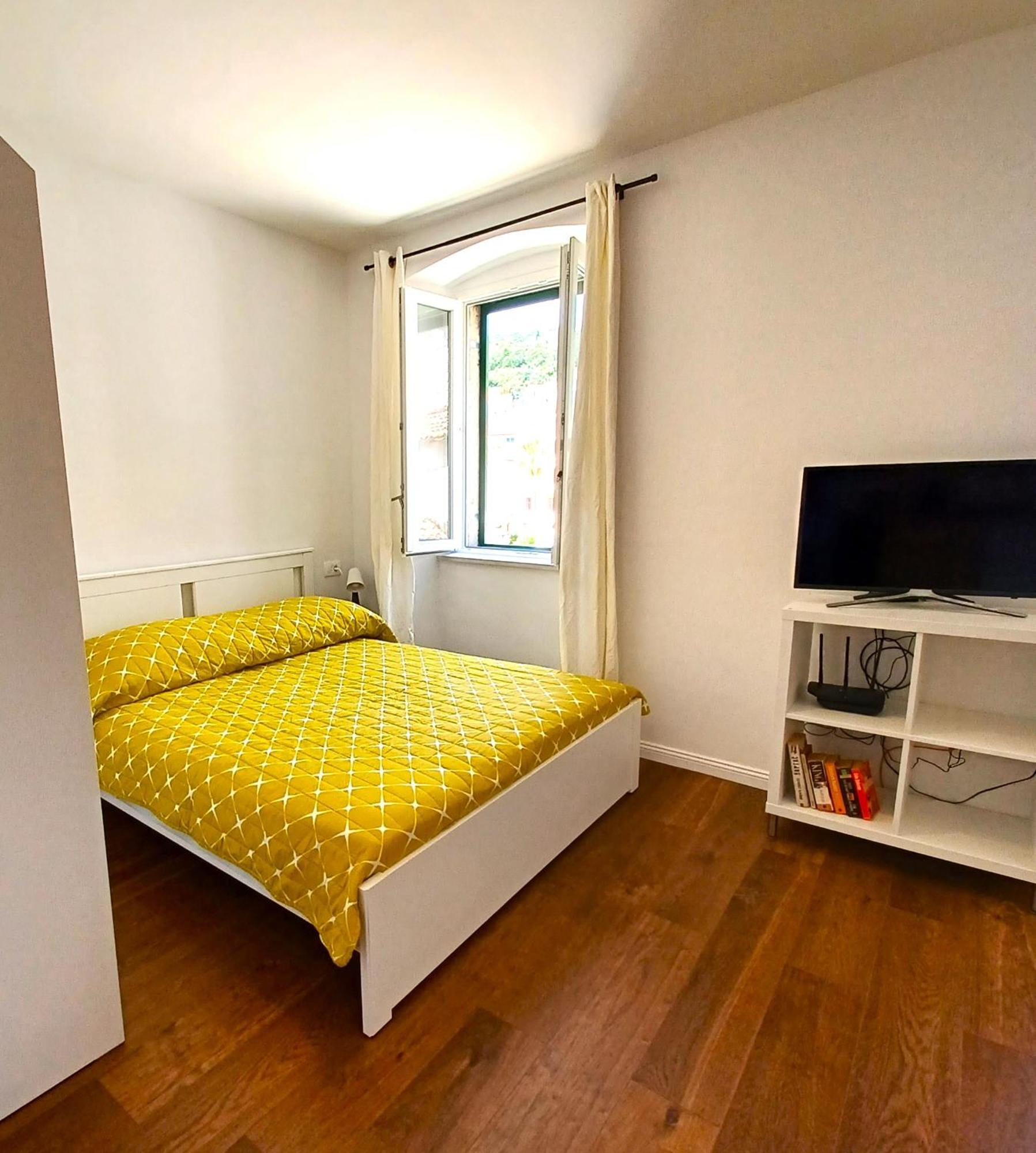 Apartment Lilly With Amazing City View Хвар Екстер'єр фото